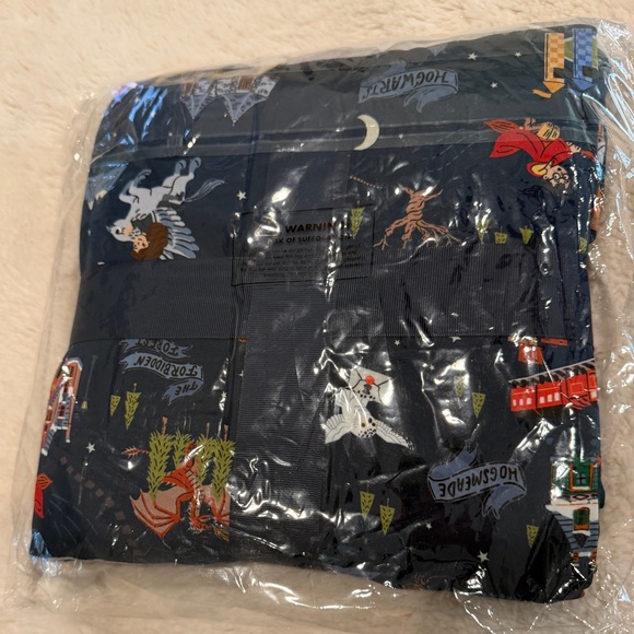 Little Sleepies Evening at Hogwarts Harry Potter Cloud Blanket - Picture 2 of 3
